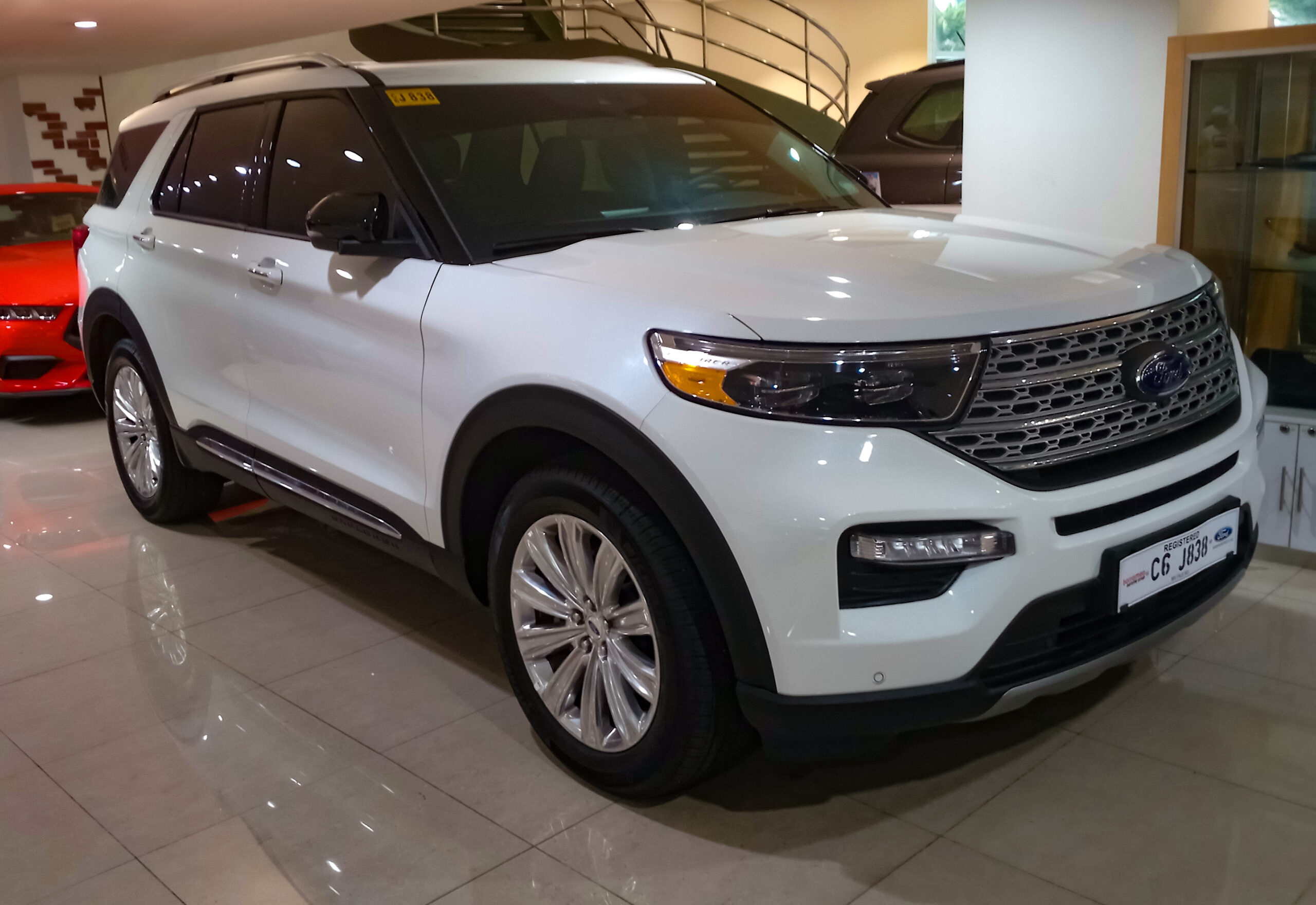 Ford Explorer en showroom FF Motors
